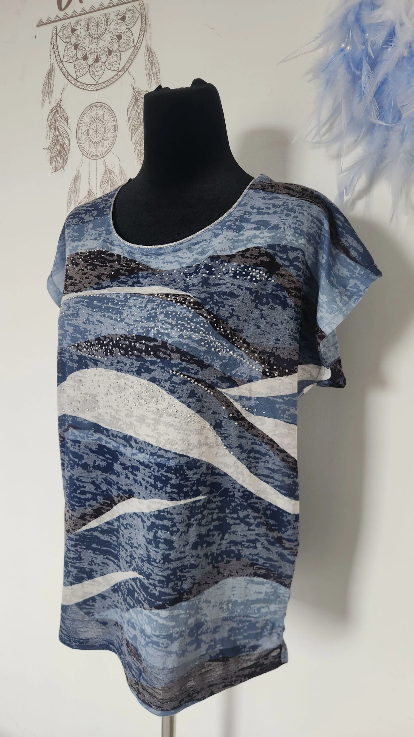 Vloeiend blauw bedrukt T-shirt met strass ●Maat S/M●🌸 – photo 2